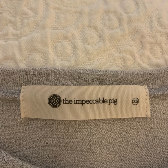 Gray flowy long sleeve - Picture 3 of 3